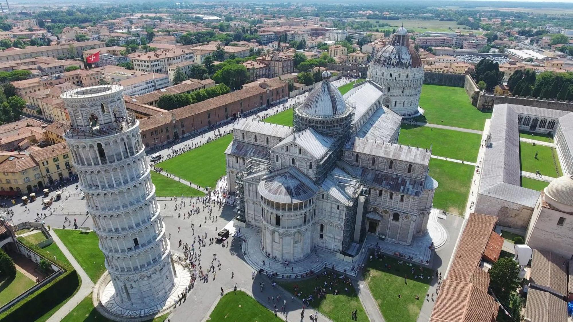 Art Suite Gallery - Tuscany - Medieval Town Close To Florence, Pisa, Lucca, Chianti Zone, Versilia Santa Maria a Monte Esterno foto